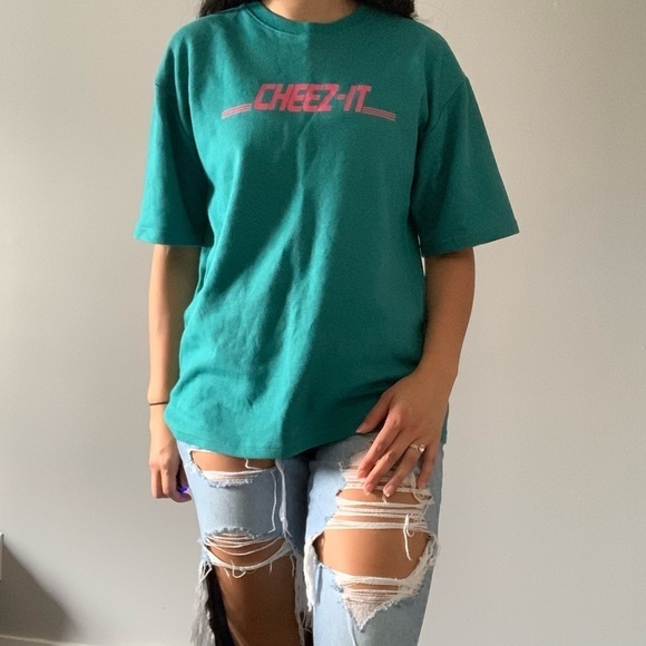 🧀 Vintage Cloud House Design Workers CHEEZ-IT Teal  T-shirt 🧀 - Picture 2 of 11